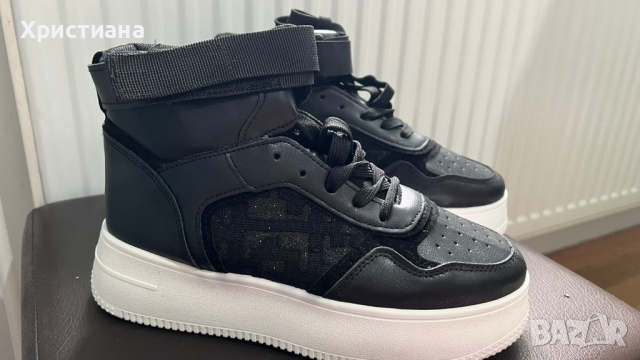 Чисто нови дамски обувки 