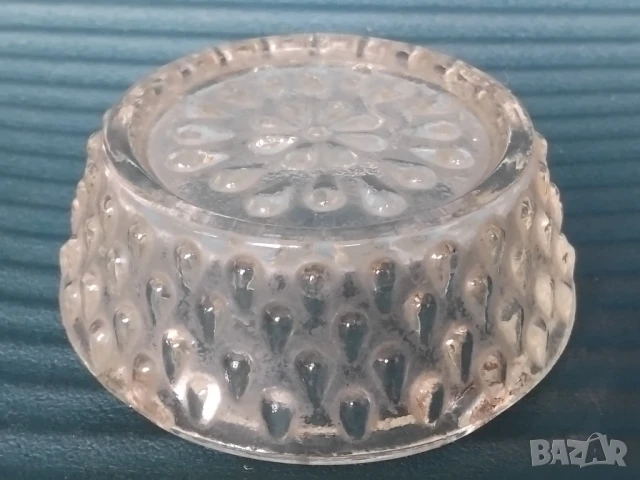 Пепелник - масивно стъкло, снимка 2 - Аксесоари за кухня - 51249361