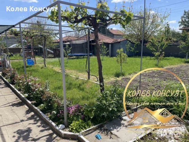 Двуетажна къща село Върбица, снимка 14 - Къщи - 53592983