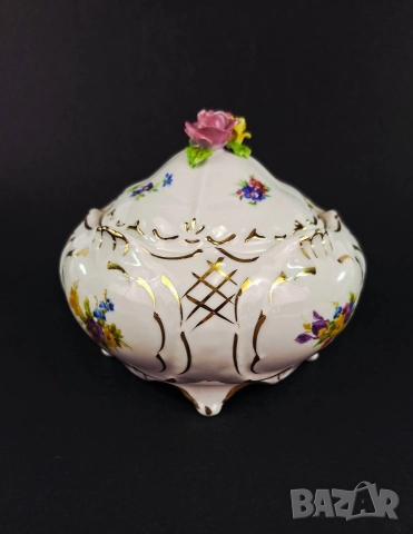 Бижутерка с флорална декорация и 3Д рози KPM, снимка 2 - Други - 52817531