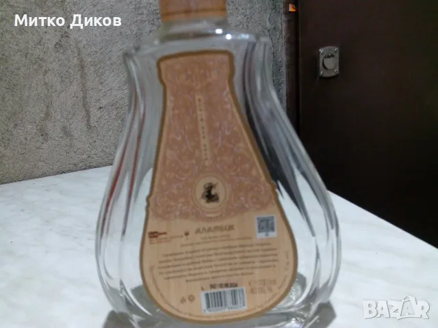 Красиво стъклено шише от ракия отлежала Аламбик като ново, снимка 4 - Други - 55953356