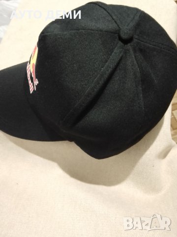 Черна шапка с цветно лого Ред Бул Red Bull, снимка 4 - Аксесоари и консумативи - 38738426
