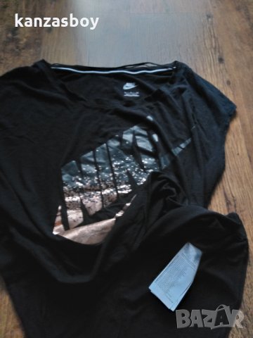Nike Women's Signal Metallic T-Shirt - страхотна дамска тениска КАТО НОВ, снимка 7 - Тениски - 35733797