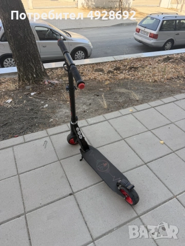 Черна тротинетка, снимка 2 - Други спортове - 56046633