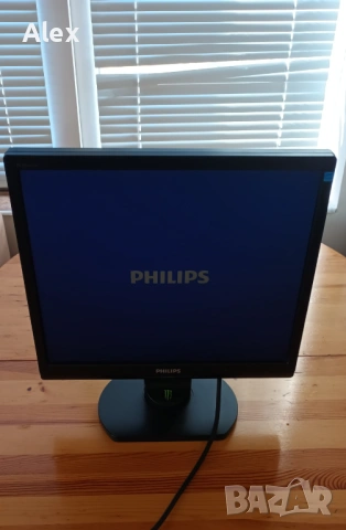 Philips 17 LCD монитор + кабели, работещ