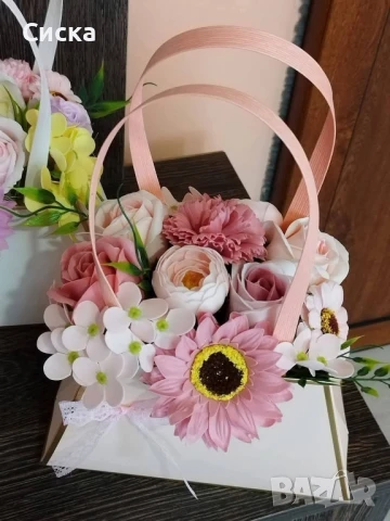 Невероятни свежи чанти👜 със сапунени цветя🍀🌸 , снимка 5 - Подаръци за жени - 41927023