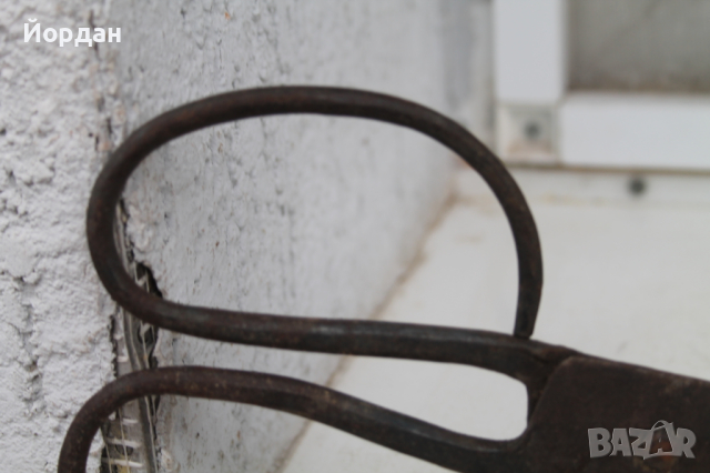 Стара кована ножица майстор ''А.И" , снимка 2 - Антикварни и старинни предмети - 44716298