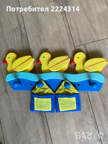 Дървена закачалка за стена