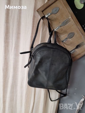 Gigi естествена кожа черна раница( 290€ в интернет)