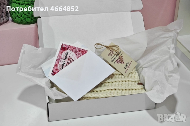 Ръчно плетен комплект – шапка с естествен помпон от лисица + шал-яка на една кука, снимка 6 - Шапки - 52592124