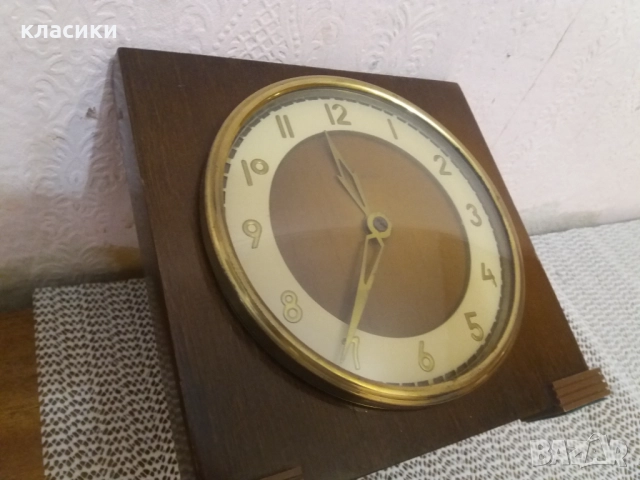 Часовник "Весна "настолен. 