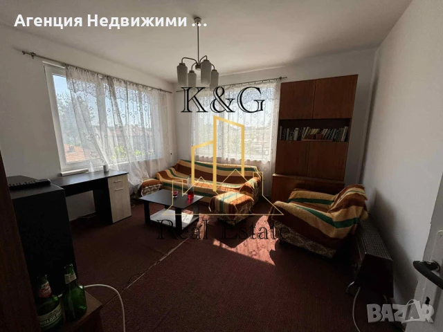 Тухлена на плоча къща в кв " Житница " 