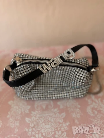 Wang уникално красива чантичка