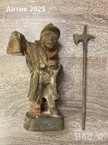 Винтидж бронзова статуетка „Страж / Работник с алебарда“, XX век, снимка 6 - Антикварни и старинни предмети - 52771905
