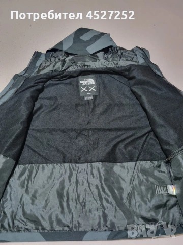 The North Face x KAWS Retro 1986 Mountain Jacket – Limited (Внос), снимка 6 - Якета - 53393950