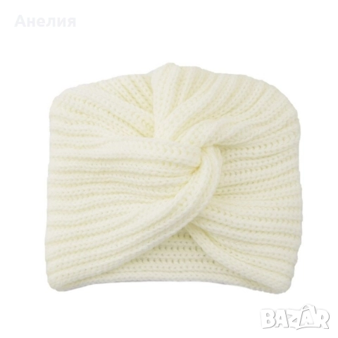 Дамска зимна плетена шапка с усукан възел по средата. , снимка 2 - Шапки - 52657751