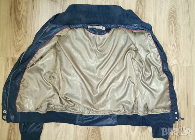 Дамско яке BERSHKA, size M, леко лъскаво, тъмно синьо, много запазено, снимка 4 - Якета - 11097816