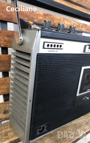 Радиокасетофон SANKEI TCR-1000H(Japan), снимка 3 - Радиокасетофони, транзистори - 52845845