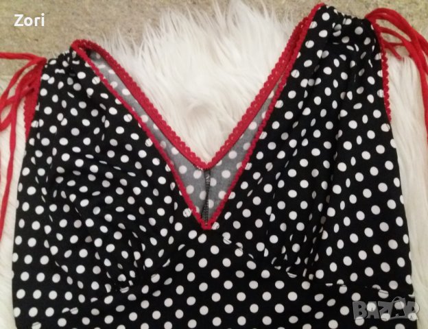 Черна рокля на бели точици с червен кант около деколтето, раменете и в долния край, снимка 3 - Рокли - 41887517