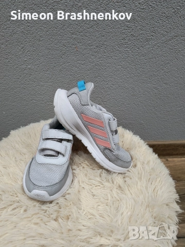 Детски маратонки за момиче Адидас , снимка 2 - Детски маратонки - 52640977