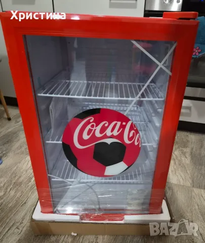 Мини хладилник на Кока Кола Coca Cola 68l НОВ, снимка 4 - Хладилници - 55756361