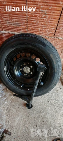 резервна гума с крик, снимка 2 - Гуми и джанти - 51369519