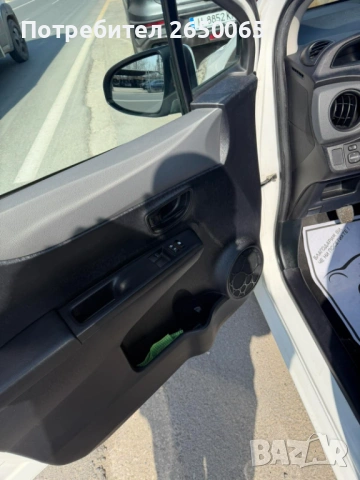Тойота Yaris 1,0 бензин - 124.000 реални км.!, снимка 14 - Автомобили и джипове - 53857058