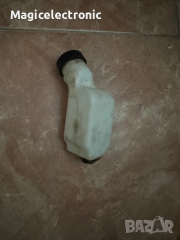 Резервоар за масло от от моторна коса/тример или моторен трион.