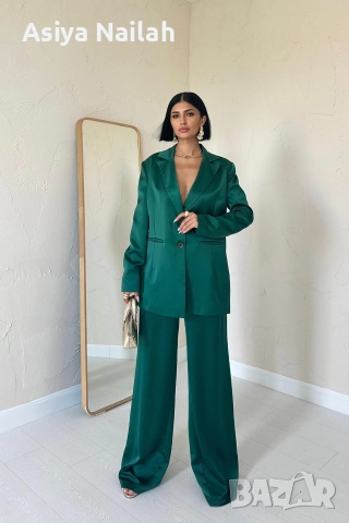 Дамски зелен костюм от две части – сако и панталон с ластик
