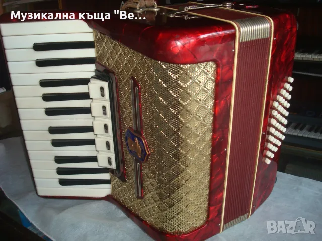 Акордеон Велтмайстер 40 баса с куфар, снимка 3 - Акордеони - 55884962