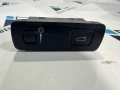 P31443873 бутон, копче за багажник от Volvo XC90 2 B6 Mild-Hybrid AWD 2.0Т, двигател B420T, 299 кс., снимка 1