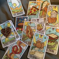 Чаровни и забавни таро карти: Golden Girls Tarot & Food Fortunes Tarot, снимка 10 - Карти за игра - 34167358