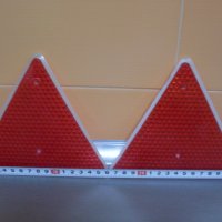 Светлоотразителен триъгълник- 2бр., снимка 1 - Аксесоари и консумативи - 41779328