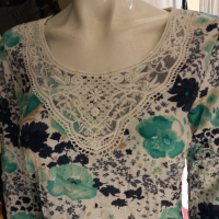 Риза/блуза с намачкан ефект на цветя и дантела над деколтето , снимка 3 - Ризи - 36323889
