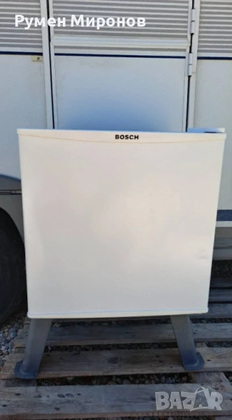 Продавам малък хладилник с камера. , снимка 1