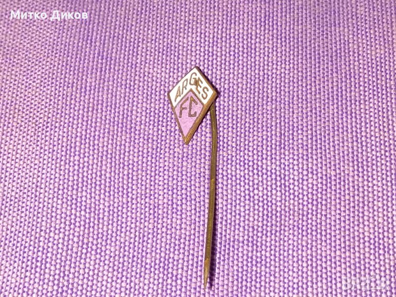 Футболна значка на Арджеш Питещти Румъния винтидж емайл, снимка 1