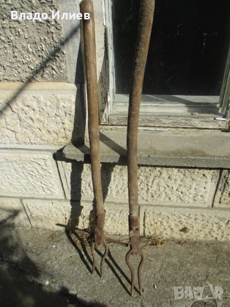 Стари масивни ковани вили за изваждане на цвекло 2 броя, снимка 1