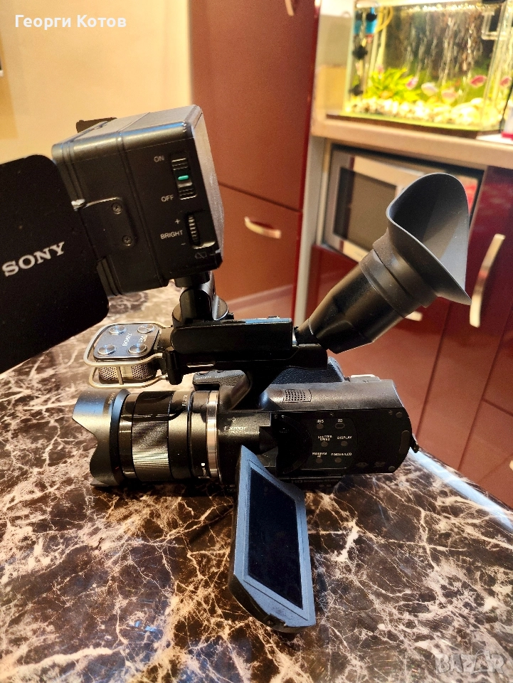 Видеокамера със сменяеми обективи Sony NEX-VG20E, снимка 1