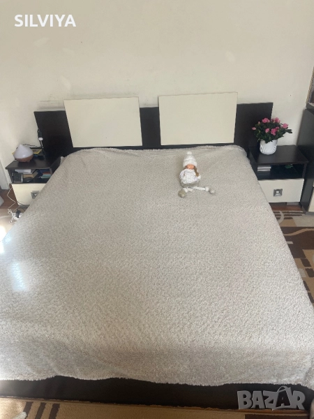 Продавам спалня с матрак и две нощни шкафчета , снимка 1