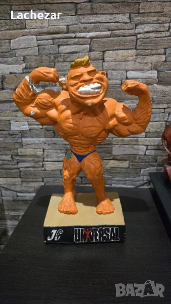 Статуя Universal, снимка 1