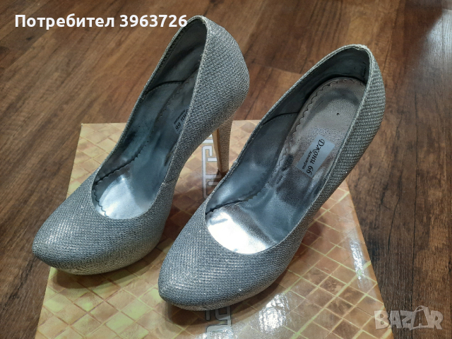 Дамски сребърни обувки + подарък чанта, снимка 4 - Дамски обувки на ток - 44554798