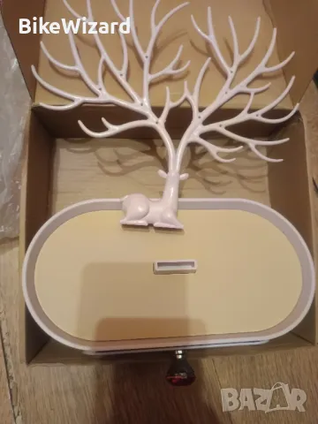 MORE LESS стойка с чекмедже за бижута НОВО, снимка 2 - Други - 48339744