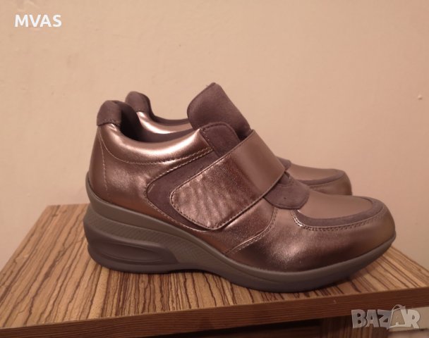 Нови есенни удобни обувки за дъжд златисти 38 размер маратонки, снимка 3 - Дамски ежедневни обувки - 39989183