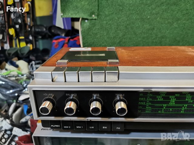 Радио касетофон Philips 811 , снимка 10 - Радиокасетофони, транзистори - 42701539