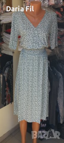 СТРАХОТНА зелена рокля на бели цветчета средна дължина, снимка 1