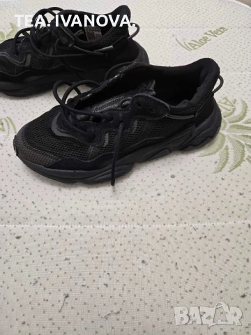 Унисекс маратонки Adidas OZWEEGO, снимка 2 - Маратонки - 52355602