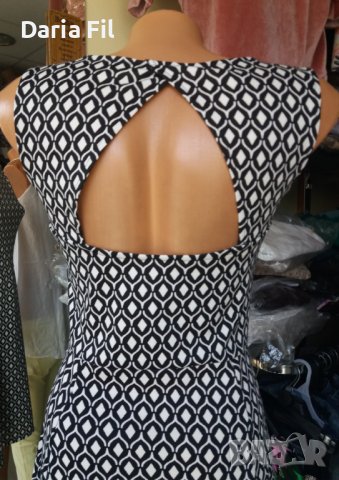 Кукленска рокля в черно-бели шарки с изрязан гръб, снимка 4 - Рокли - 41119124