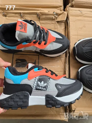 маратонки Adidas 