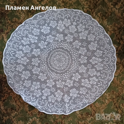 Покривка за кръгла маса. 