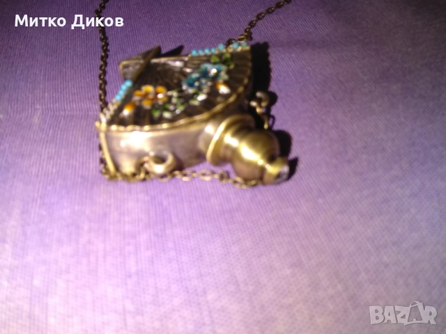 Винтидж бутилка за парфюм от месинг, клозоне, флорална, с W-образна винтова капачка Н-50мм и 55х20мм, снимка 5 - Антикварни и старинни предмети - 51554075